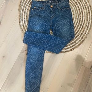 GAP Legging Skimmer. Bandana Print. Size 4/27 R.